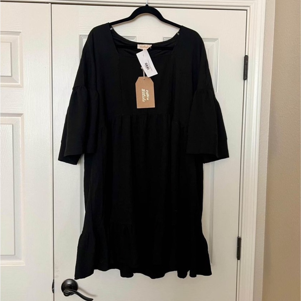 NWT black boutique dress!…